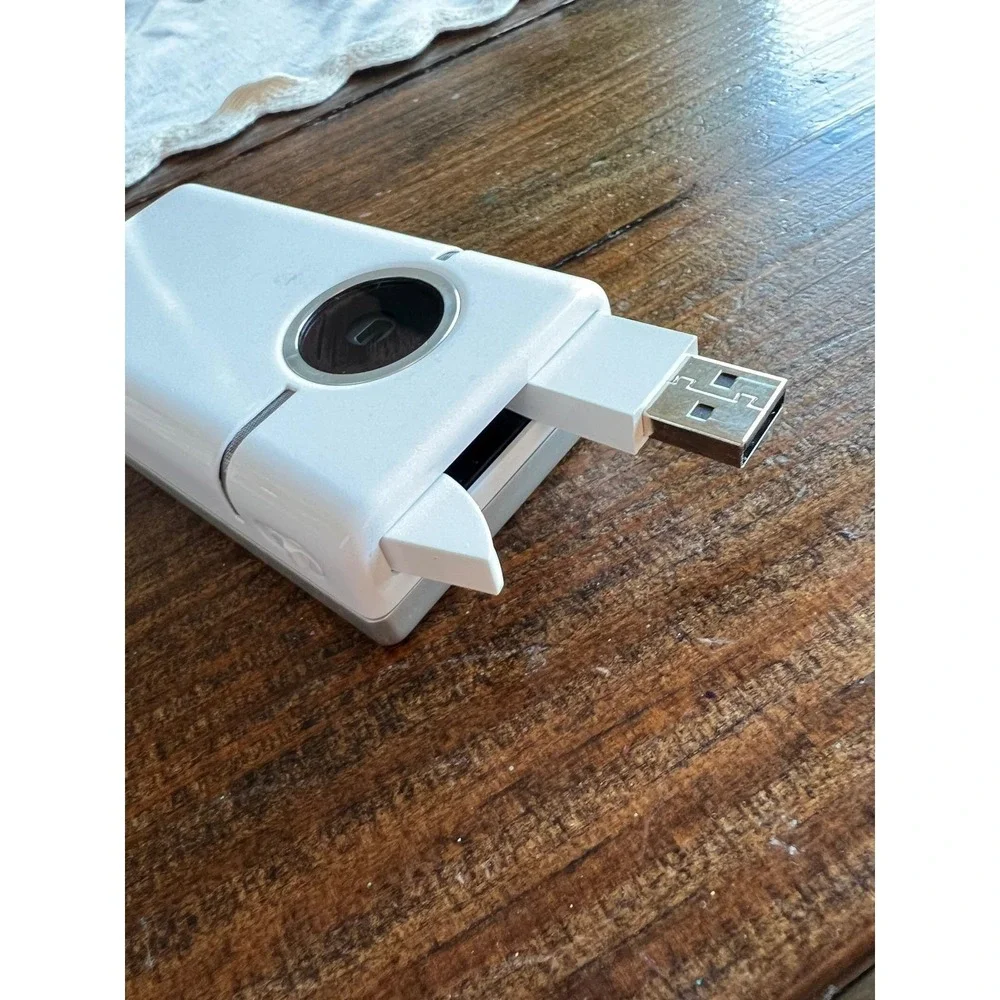 Flip Video SlideHD S1240 White Pocket Camcorder – For Parts/Not‎ Working